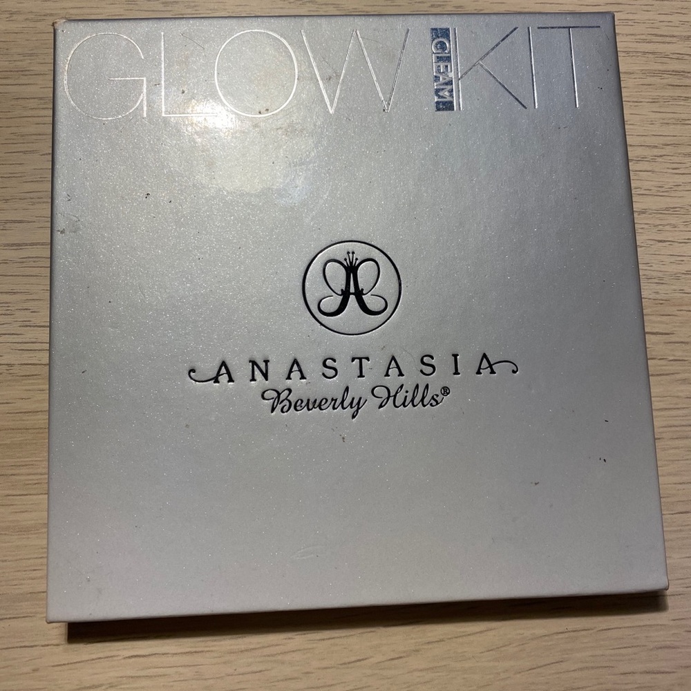 Anastasia glowkit GLEAM
